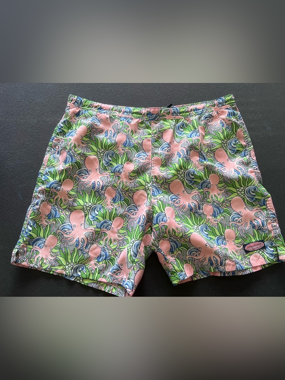 Vineyard Vines  Pink Octopus all over Print Swim Shorts size NWOT  Large #D-1